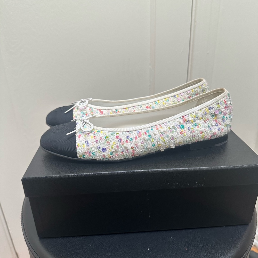 Chanel Tweed Ballet Flats with Black Cap Toe - Picture 2 of 6